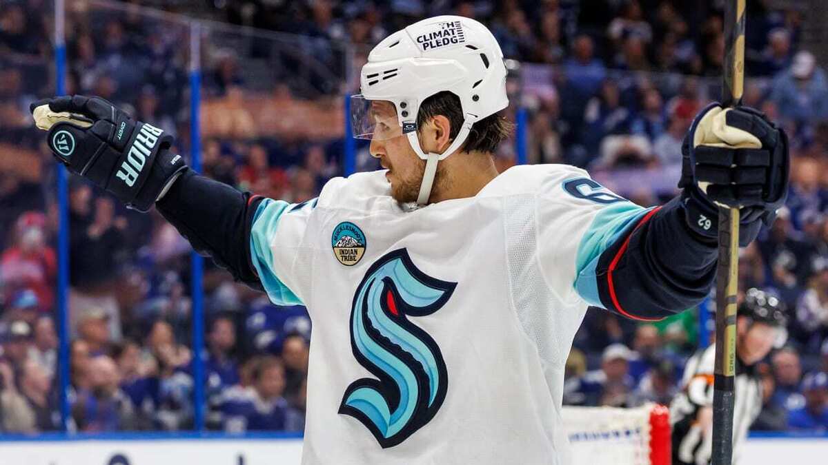 Кучеров набрал 121-е очко в сезоне, но «Тампа» уступила «Сиэтлу» в овертайме