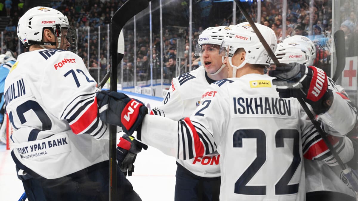 «Металлург» в шаге от выхода в четвертьфинал Кубка Гагарина после третьей победы над «Сибирью»