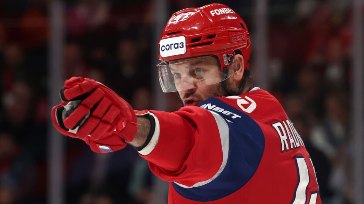 Радулов поднялся на третью строчку в списке снайперов КХЛ, опередив Зарипова