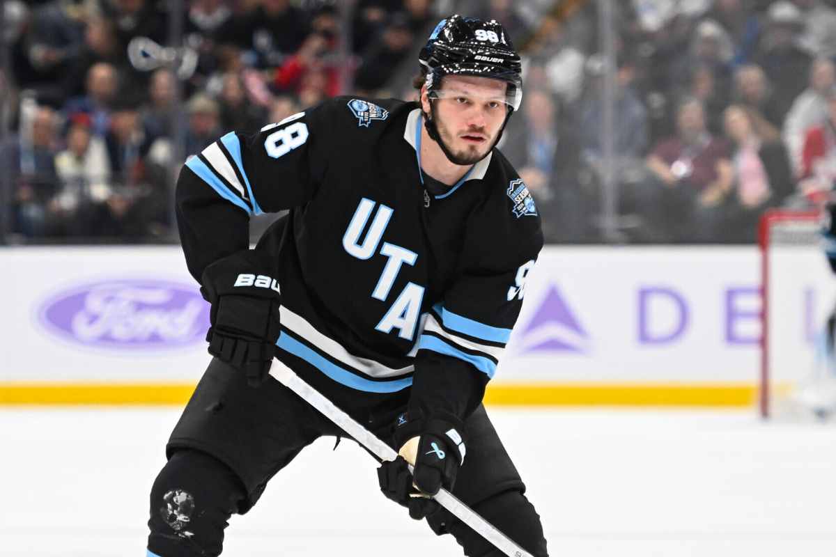 Сергачев стал второй звездой дня в НХЛ после четырех передач