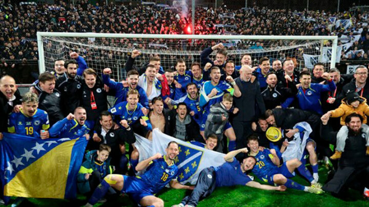 Футболисты после матча