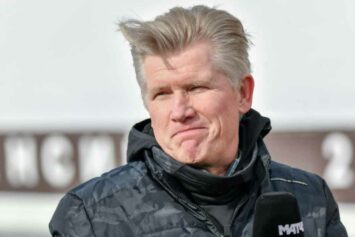 Васильев заявил, что решение по допуску хоккейных сборных России могут принять в этом году