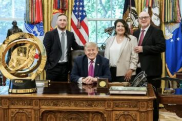 Трамп принял Гейджи с семьей в Овальном кабинете