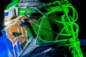 Коновалов получил новую вратарскую маску от «Салавата Юлаева»