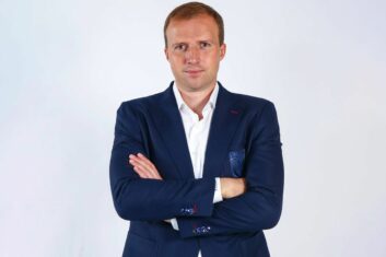 В «Рубине» опровергли слухи об уходе спортивного директора Дзюбы