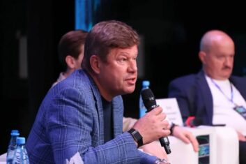 Дмитрий Губерниев