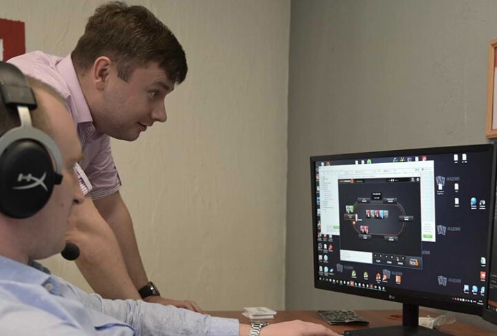 Тренер академии покера