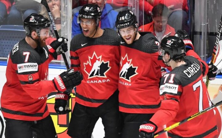 Сборная Канады